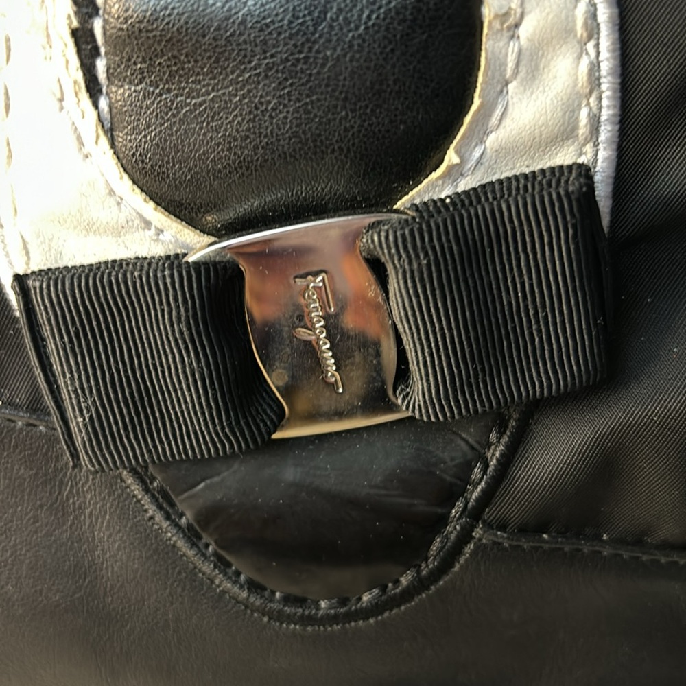 FERRAGAMO “RARE” HEELS SHOULDER BAG - Picture 6 of 17